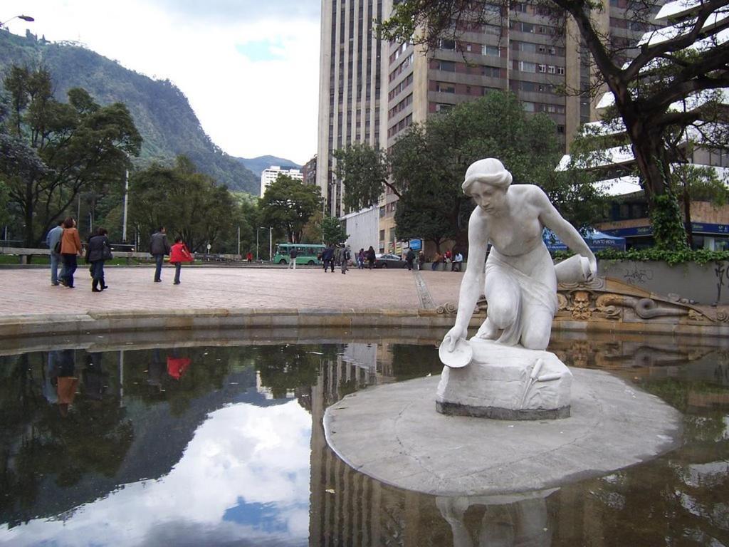 Hotel Del Duque Ds Bogota Bagian luar foto